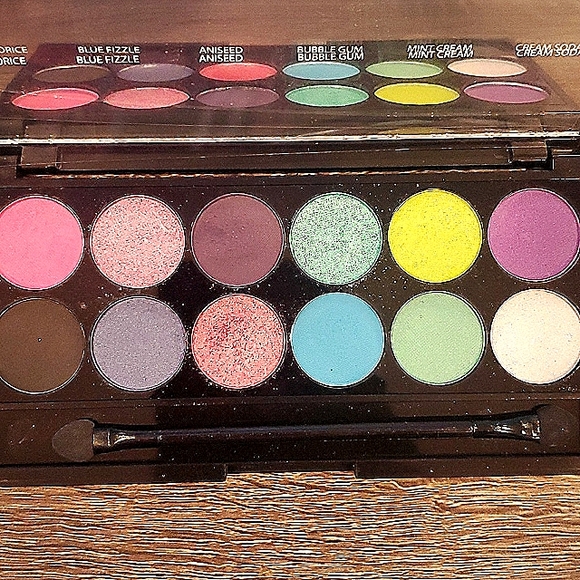 Sleek eyeshadow palette - Picture 2 of 5
